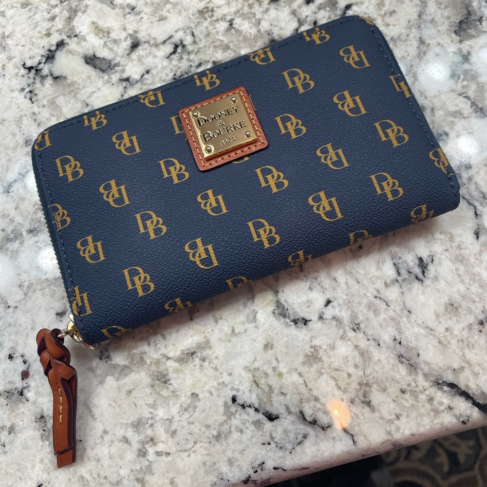 Dooney & Bourke wallet